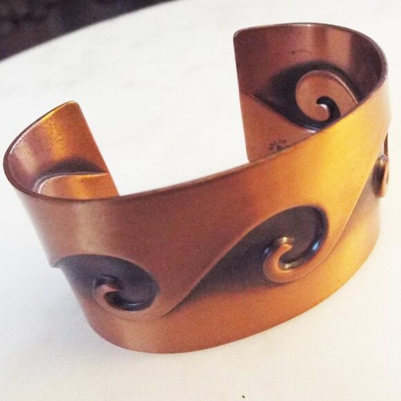 50'S NATIVE AMERICAN BELL SOLID COPPER "CATCH THE WAVE" REPOUSSE CUFF BRACELET F